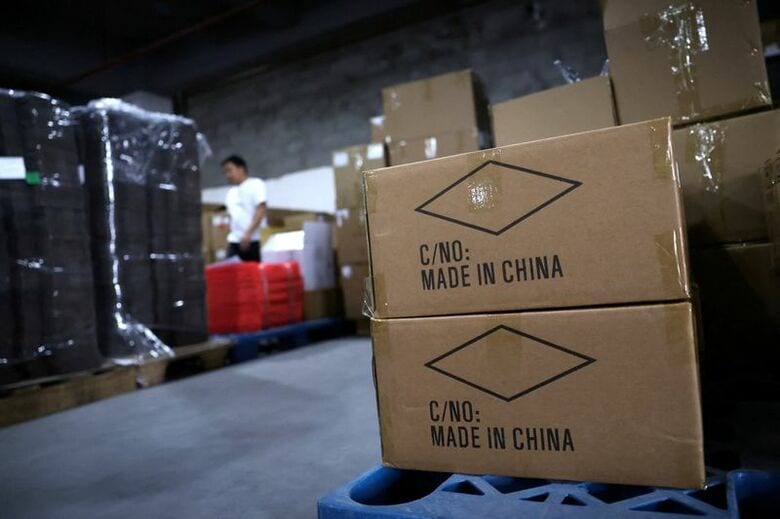 写真は中国広東省東莞市にある工場倉庫で３月撮影。 REUTERS/Tingshu Wang