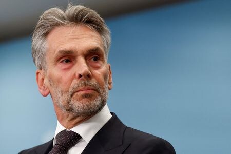 オランダのディック・シューフ新首相（写真）は３日、ウクライナのゼレンスキー大統領と電話会談を行い、ウクライナへの支援を継続すると確約した。５月撮影（２０２４年　ロイター/Piroschka van de Wouw）
