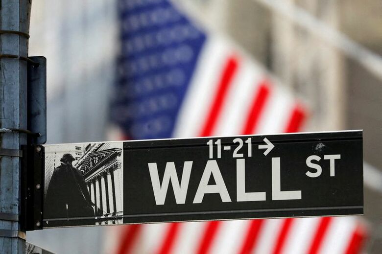 2021年7月、ニューヨーク証券取引所前で撮影。REUTERS/Andrew Kelly//File Photo