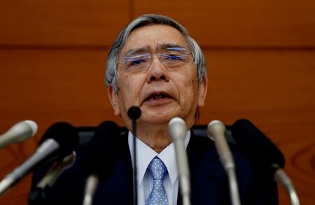 　日銀の黒田東彦総裁は１５日、パリ・ユーロプラス主催のイベントであいさつし、昨年１２月から実施している気候変動対応オペについて「日本における脱炭素への取り組みを後押ししていくことを期待している」と述べた。都内で２０１９年７月撮影（２０２２年　ロイター／Kim Kyung-Hoon ）