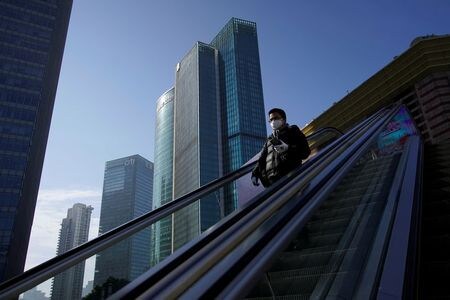 　２月２６日、中国人民銀行（中央銀行）は、中小企業を対象とする新たな再貸付枠３０００億元（４３０億ドル）を設定し、農業関連企業にも１０００億元を配分することを目指すと発表した。写真は上海で１０日撮影（２０２０年　ロイター／Aly Song）