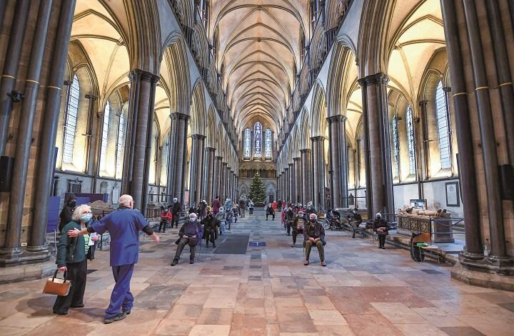 全員一丸英南部にあるソールズベリー大聖堂もワクチン接種会場に（1月）　FINNBARR WEBSTER/GETTY IMAGES