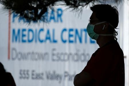 ロイターの集計によると、米国の新型コロナウイルス感染症による死者が１１日、８万人を突破した。カリフォルニア州エスコンディードで撮影（２０２０年　ロイター/MIKE BLAKE）