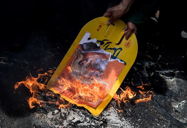 昨年5月、イランの首都テヘランでトランプに抗議する市民　REUTERS/Tasnim News Agency