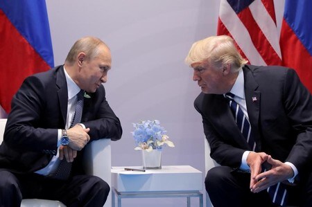 　４月２０日、ロシア通信（ＲＩＡ）は外務省の情報として、トランプ米大統領が先月、ロシアのプーチン大統領と電話会談を行った際、プーチン氏を米国に招待し、ホワイトハウスで面会したいと述べたと報じた。写真は昨年７月、ドイツで撮影（２０１８年　ロイター/Carlos Barria）