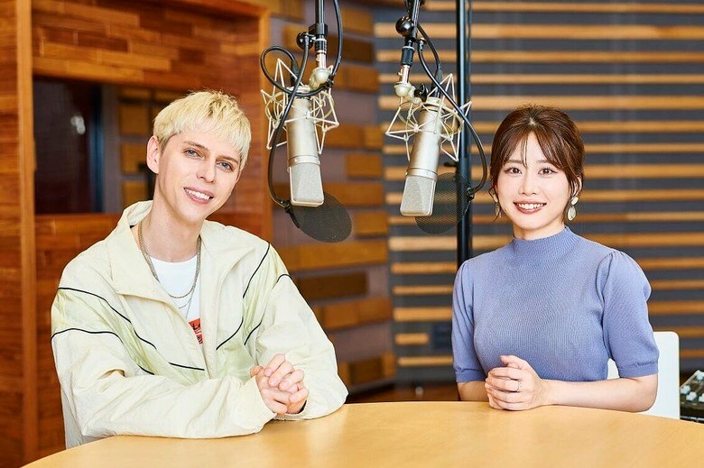 B-sideの一環としてPodcast/YouTube番組「B-side Talk～心の健康ケアしてる？」も配信。MCの小原ブラス氏と奥津マリリ氏（ソニー・ミュージックエンタテインメント提供　撮影：大橋祐希）