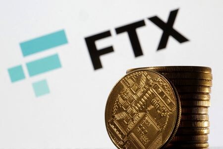 　４月２５日、経営破綻した暗号資産（仮想通貨）交換業者ＦＴＸトレーディングは、傘下の仮想通貨デリバティブ・プラットフォーム企業「レジャーＸ」を、証券取引所を運営するマイアミ・インターナショナル・ホールディングスの子会社に５０００万ドルで売却することで合意したと発表した。写真はＦＴＸのロゴ。３月撮影（２０２３年　ロイター/Dado Ruvic）