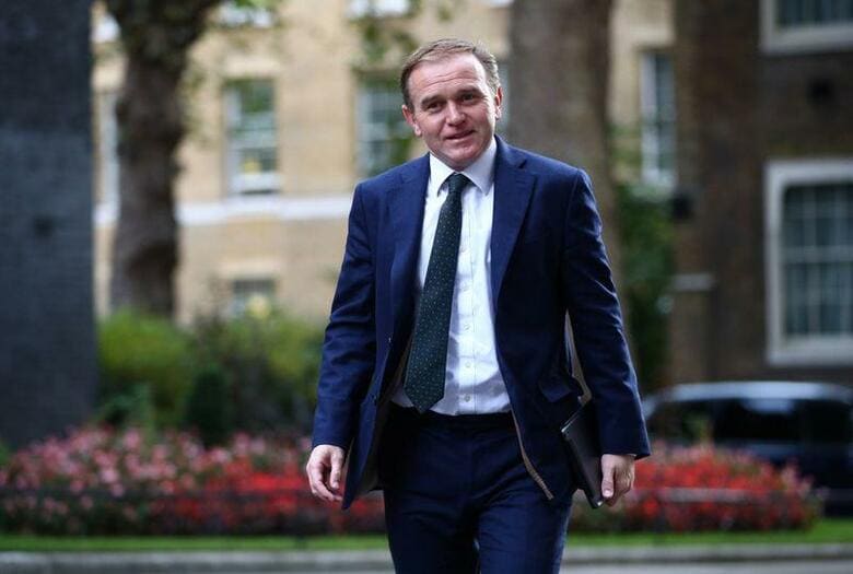 英国のユースティス環境相は、英国とEUの貿易協定を巡る交渉について、今週進展があれば延長される可能性があるとの見解を明らかにした。写真は9月、ロンドンで撮影（2020年　ロイター／Hannah McKay）