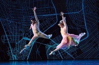 「みんな踊り出したくなる」──伝説の振付師ボブ・フォッシーの名作『ダンシン』が戻ってきた