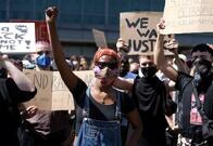 「ドイツの黒人はドイツ人とは認められない」 ベルリンで起きた共感のデモ