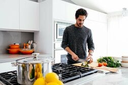 男性がダイエットに挫折する理由とは？ 研究でわかった意外な心理