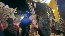 中国チベット地震、負傷者65人に増加　死者16人