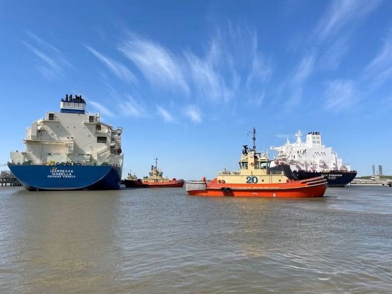 １１月７日、米大統領選のトランプ氏勝利を受け、新たな輸出プロジェクトの承認を待っている液化天然ガス（ＬＮＧ）開発企業は事業拡大を進めやすくなると自信を示している。写真はＬＮＧのタンカー。２０２２年４月、ルイジアナ州キャメロン郡で撮影（２０２４年　ロイター/Marcy de Luna）