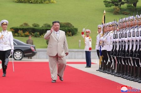 　８月２９日、北朝鮮の金正恩朝鮮労働党総書記は、米国が朝鮮半島近海を「核戦争の恐れがある最も不安定な海域」に変えたと非難し、海軍の強化を呼びかけた。同日、朝鮮中央通信（ＫＣＮＡ）が提供した写真（２０２３年　ロイター）