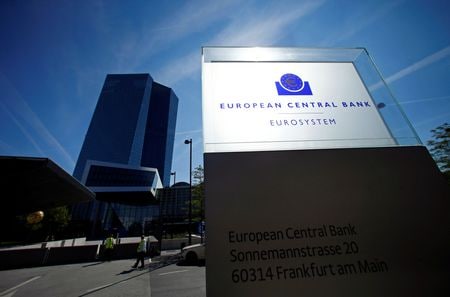 欧州中央銀行（ＥＣＢ）のデギンドス副総裁は２４日、ユーロ圏のインフレ率は向こう数カ月は現在の水準で推移し、来年上半期のある時点で低下し始めるとの見方を示した。 ２０１６年９月撮影（２０２２年　ロイター/Ralph Orlowski）