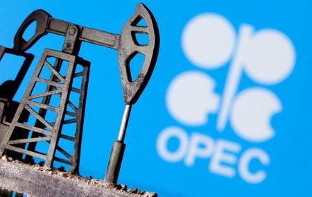 ６月３０日、    石油輸出国機構（ＯＰＥＣ）とロシアなど非加盟の主要産油国でつくる「ＯＰＥＣプラス」の合同専門委員会は、先行き不透明感が強く、２０２２年４月以降、世界の石油市場が不均衡になるリスクがあるとの見解を示した。写真はOPECのロゴ。２０２０年４月撮影（２０２１年　ロイター/Dado Ruvic）