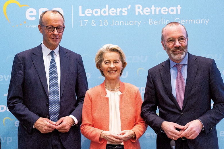 （写真左から）メルツ、フォンデアライエン、ウェーバー　MAJA HITIJ/GETTY IMAGES