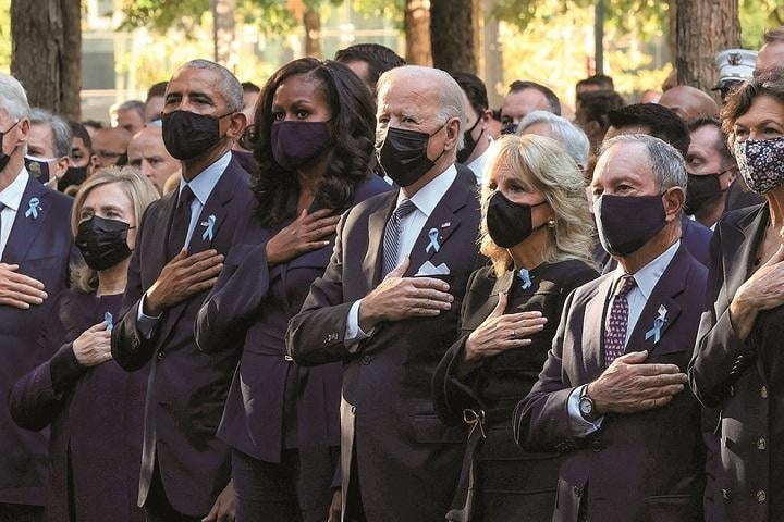 犠牲者追悼式典に出席したバイデン夫妻とオバマ夫妻ら　CHIP SOMODEVILLAｰPOOLｰREUTERS