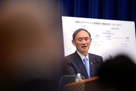 　２月２日　菅義偉首相は緊急事態宣言の延長決定後に開いた記者会見で、新型コロナウイルスのワクチン接種について、有効性や安全性を確認して２月中旬から開始したいと表明した。写真は会見する菅首相。２月２日、東京の首相官邸で撮影（２０２１年　代表撮影）