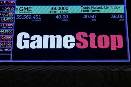 ６月１１日、米ゲーム小売りのゲームストップは、市場の実勢価格で自社株を売り出すＡＴＭ（アット・ザ・マーケット・オファリング）を完了し、約２１億４０００万ドルを調達したと発表した。写真はニューヨーク証券取引所で３日撮影（２０２４年　ロイター／Brendan McDermid）
