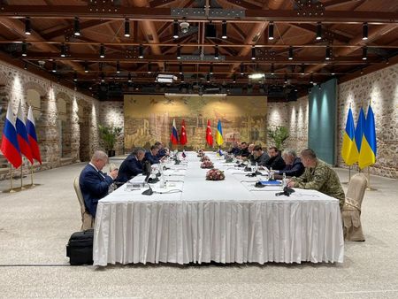 ロシアのフォミン国防次官は２９日、ウクライナのキエフとチェルニヒウ近郊での軍の展開を大幅に縮小することを決定したと明らかにした（２０２２年　ロイター）