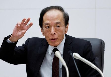 １２月１９日、日銀の植田和男総裁は、金融政策決定会合後の記者会見で、賃金と物価の好循環が実現するか「なお見極めていく必要がある」と述べ、粘り強く金融緩和を継続していく考えを示した（２０２３年　ロイター／Issei Kato）
