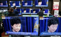 朴大統領の元側近2人に逮捕状、崔順実関連の財団設立に職権乱用