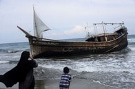 ロヒンギャ難民船がインドネシアに相次ぎ漂着　ミャンマー脱出後各地で苦難続く