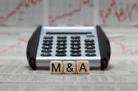 M&Aは悪？　堀江貴文氏は「金だけが無色透明」と言った