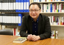 紅白、のど自慢...NHK娯楽番組の基礎を創った「大奇人」