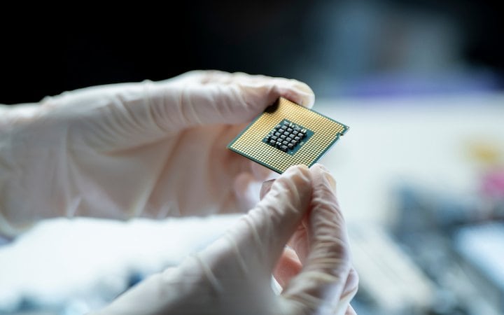 半導体は経済と安全保障が交差する最前線。技術力、投資先、供給体制の選択が、企業と国家の競争力を大きく左右する