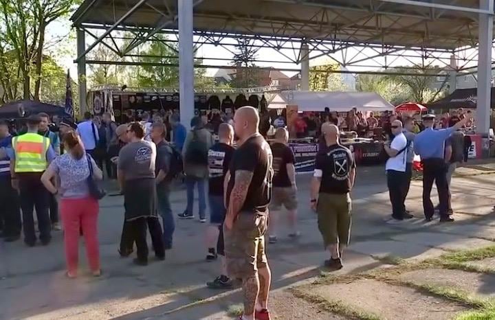 ネオナチが集まるオストリッツのロックフェスティバル  WELT Nachrichtensender-YouTube