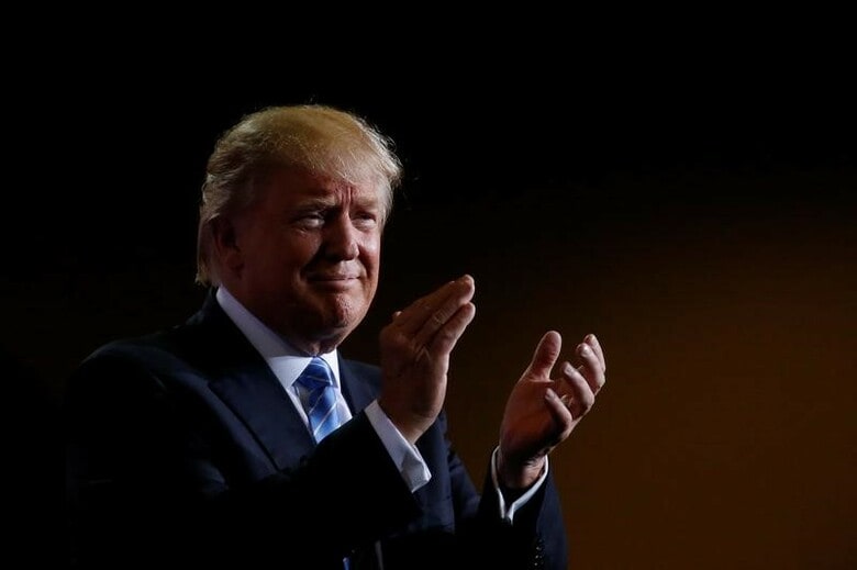 １２月２８日、トランプ次期米大統領が来年、どこまで抜本的な税制改革を進めることができるかを決める１つの要素は、議会両院税制合同委員会（ＪＣＴ）が税制変更がマクロ経済及ぼす影響からのフィードバック効果をどのように判断するかになるだろう。写真はアリゾナ州で８月撮影（２０１６年　ロイター/Carlo Allegri）