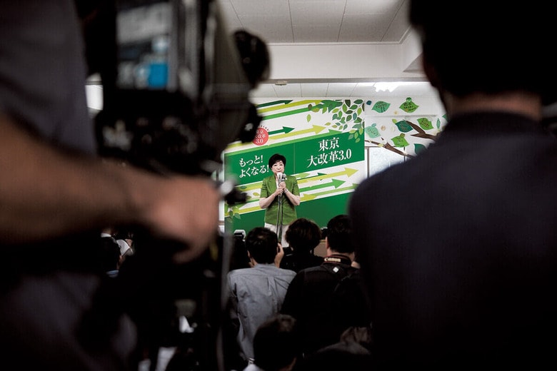 東京都知事選が告示され、出発式に登場した小池（6月20日、東京都新宿区）　SOICHIRO KORIYAMA FOR NEWSWEEK JAPAN