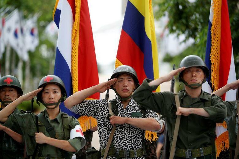 １９５０年に朝鮮戦争が勃発してから７０年。南北間の緊張が高まるなか、予定される記念式典は小規模なものにとどまり、終戦協定の締結はかつてないほど遠く感じられる。両国の軍事境界線近くで撮影（２０２０年　ロイター/Kim Hong-Ji）