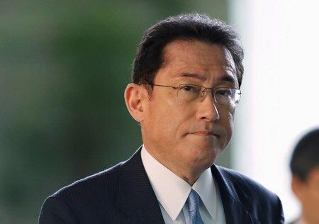 　４月１２日、自民党の岸田文雄政調会長は正午に開かれた岸田派の会合であいさつし「国会の混乱に乗じて、働き方改革法案をはじめ重要法案が成立しないことがあってはならない」と強調した。写真は昨年７月に首相官邸で撮影（2018年　ロイター／Toru Hanai）