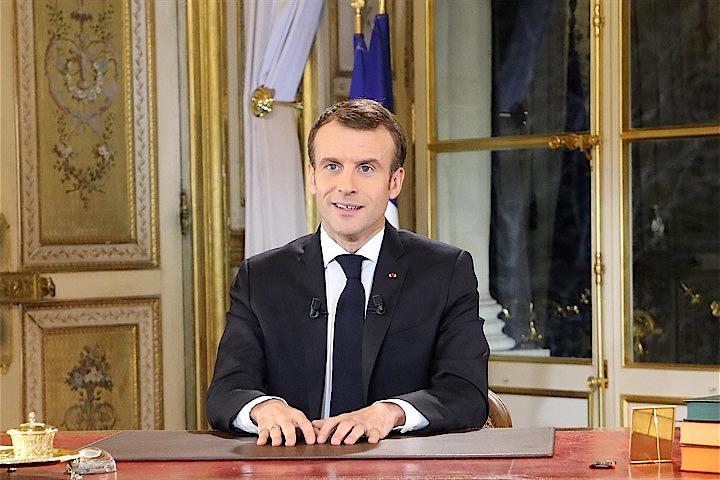 12月10日、フランスのマクロン大統領（写真）は、政権に反発する抗議デモの激化後、初めてのテレビ演説を行い、最低賃金の引き上げや年金生活者を対象とした減税などの対策を発表し、事態の沈静化に努めた。代表撮影（2018年　ロイター）