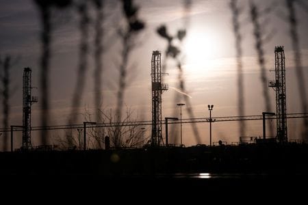 　米エネルギーサービス会社ベーカー・ヒューズの週間データ（２１日までの週）によると、国内の石油・天然ガス掘削リグ稼働数は３週間ぶりに増加した。写真は２月、テキサス州で撮影（２０２５年　ロイターEli Hartman）