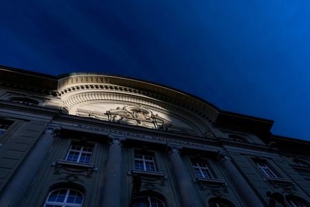 　スイス国立銀行（中央銀行）は２０日、政策金利を０．５％から２５ベーシスポイント（ｂｐ）引き下げ、２０２２年９月以来の低水準となる０．２５％とした。写真はスイス中銀本部。１月撮影（２０２５年　ロイター/Denis Balibouse）