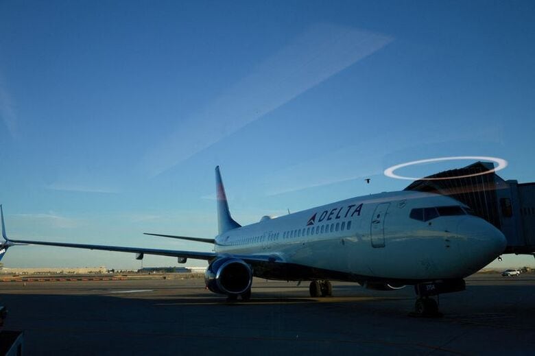 デルタ航空機、テキサス州エルパソの空港で2月11日撮影 REUTERS/Jose Luis Gonzalez/File Photo