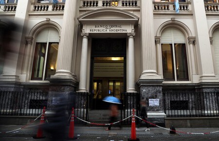 　５月８日、アルゼンチン中央銀行は、政策金利を４０％に据え置くことを決定した。写真はブエノスアイレスで撮影（２０１８年　ロイター/Marcos Brindicci）