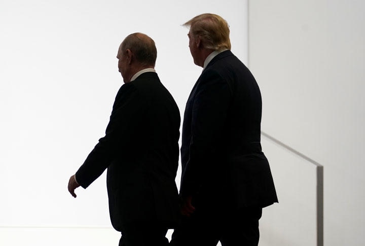 今年6月に大阪で開催されたG20サミットに参加したトランプとプーチン　Kevin Lamarque-REUTERS