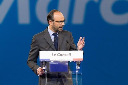 　４月４日、フランスのフィリップ首相（写真）は、次回の議会選挙に向けて議員定数を約３分の１削減し、比例代表制を導入する改革案を発表した。政治への信頼回復が狙い。写真はフランスのリヨンで昨年１１月撮影（２０１８年　ロイター／Emmanuel Foudrot）