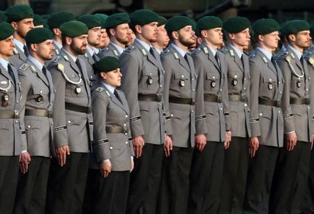 ドイツ、兵役年齢男性の出国規則を明確化へ 混乱招くと批判 | ニューズ