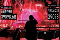 株価は最高値更新なのに、日本人の気分は暗すぎる...このギャップをどう考える？