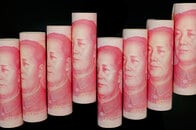 人民元改革「逆行」の背景　なぜ中国の経済政策は風見鶏的なのか