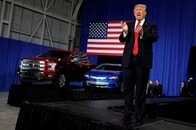 トランプの燃費規制緩和、メーカー側の勝利か