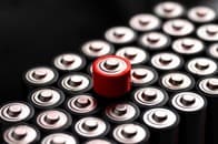 日本企業の「夢の電池」技術を中国スパイが流出...APB「乗っ取り」騒動、日本に欠けていたものは？