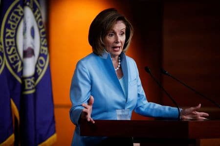 　米下院では、教育、育児、ヘルスケア、気候変動対策などに総額３兆５０００億ドルを投じる予算決議案を巡り、民主党の結束が試されている。写真は下院のペロシ議長。ワシントンで６日撮影(２０２１年　ロイター/Gabrielle Crockett)