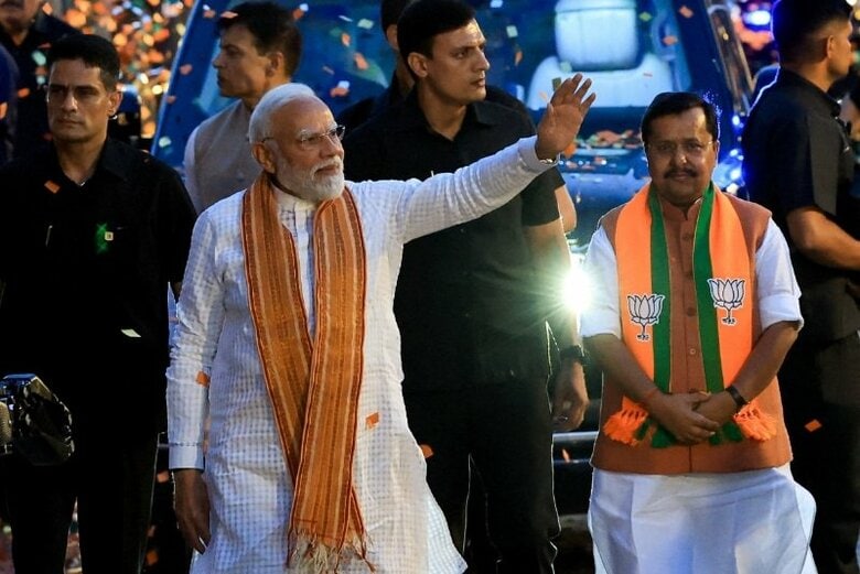 インドのモディ首相（中央）。5月4日、ニューデリーで撮影。REUTERS/Adnan Abidi